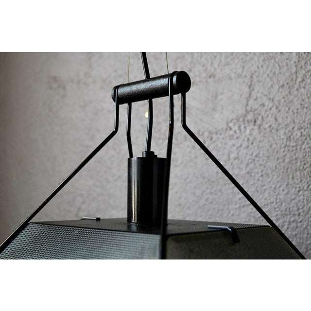 Impressive in its dimensions, its atypical shape and the alternation of materials, the Trapezio pendant light published by...