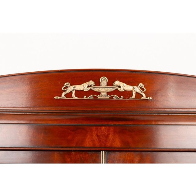 Superb Regency mahogany bookcase. This bookcase is raised upon a plinth base with 2 lower panelled doors. Period Regency...