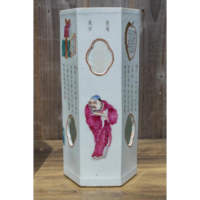 Ceramic 19th Century Chinese Famille Rose Wushuang Pu Porcelain Hexagonal Vases, Set of 2 For Sale - Image 7 of 18