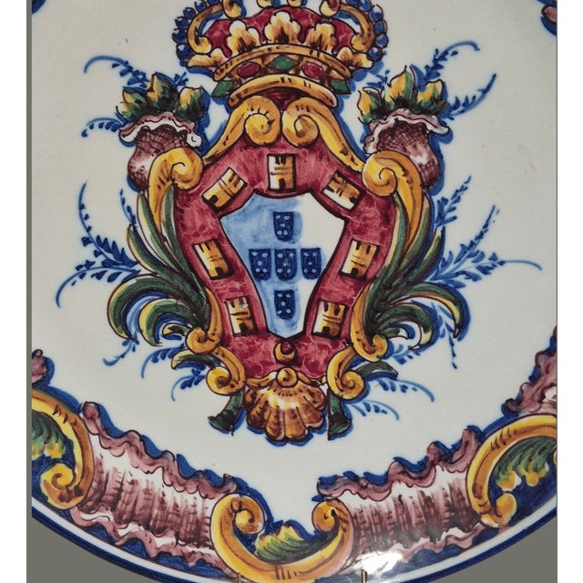 1950s Vintage Faience F. Sant 'Anna Portugal Majolica Coat of Arms Wall Hanging Platter For Sale - Image 5 of 13