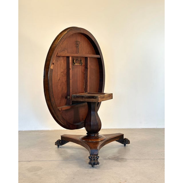 Italian table from the late 19th century, mahogany wood, round top with sail system (closed height 150 cm.), to be repainted