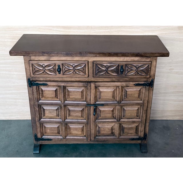 20th Century Catalán Spanish Dresser Carved in Walnut, 1920s For Sale - Image 17 of 18