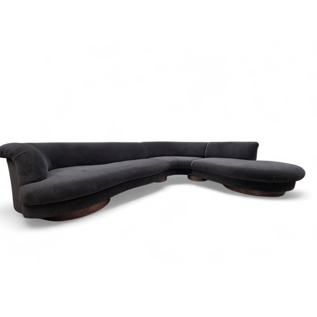 Postmodern Vladimir Kagan Style Serpentine Sectional Sofa Newly Reupholstered For Sale In Chicago - Image 6 of 9