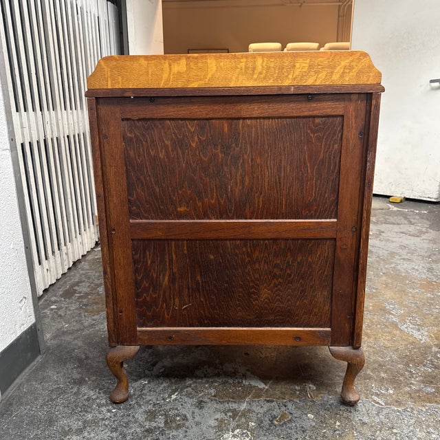 Tiger Oak Wood Victorian Era Chest of Drawers For Sale In San Francisco - Image 6 of 12
