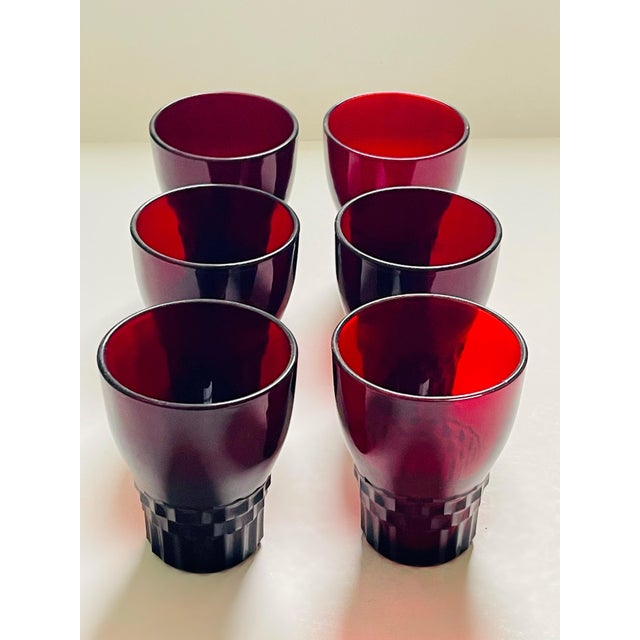 Art Deco 1940s Anchor Hocking “Royal Ruby” Pitcher & Juice Glasses - 7 Pieces For Sale - Image 3 of 12