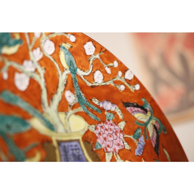 1970s Macau Famille Rose Satsuma Style Raised Figural Charger Plate For Sale - Image 12 of 16