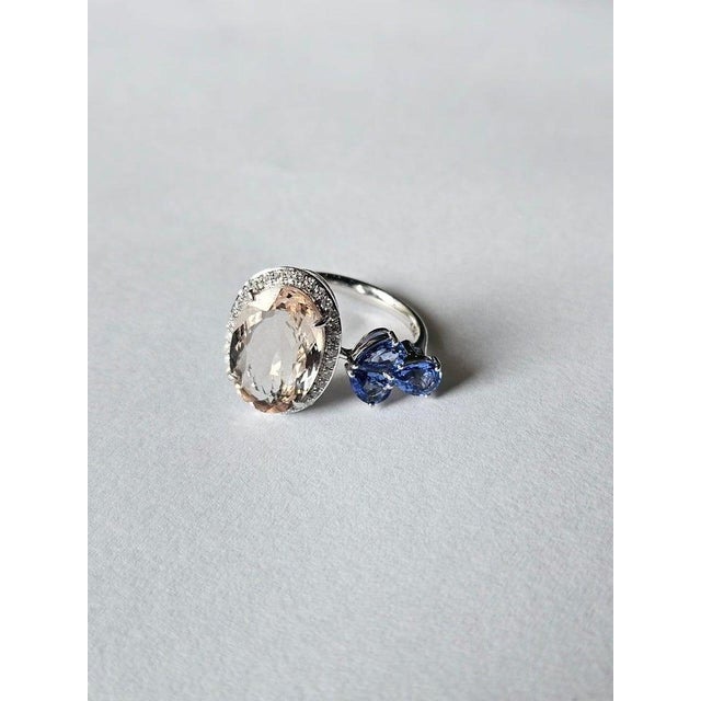 Peach Set in 18k Gold, 4.78 Carats Morganite, Blue Sapphires & Diamonds Cocktail Ring, Us Size 7 For Sale - Image 8 of 9