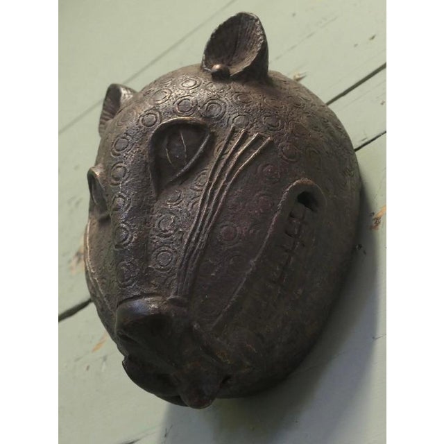 Large African Benin Bronze Leopard's Head, 1950 For Sale - Image 4 of 9