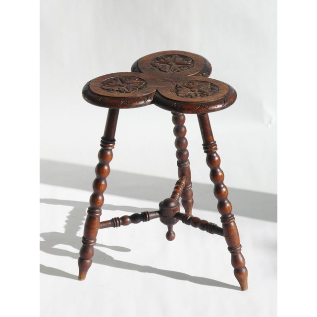 1920s Antique Oak Wooden Side Table with Floral Carved Bobbin Leg and Pedestal Trefoil Top, 1920s For Sale - Image 5 of 11