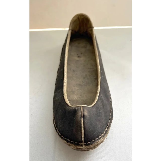 Antique Korean Joseon Dynasty Heukhye Nobleman's Leather Shoe, Single, Yangban Nobility Footwear With Hobnail Sole, 19th Century For Sale - Image 11 of 15