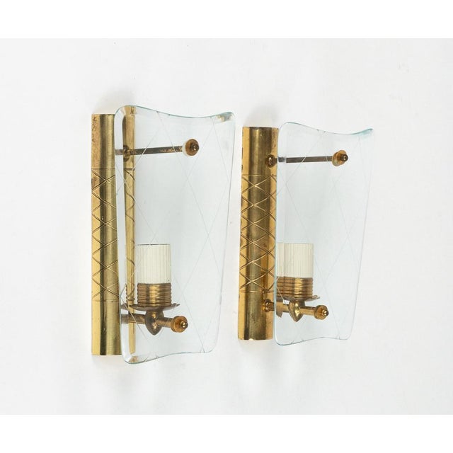 Mid-Century Brass and Curved Glass Sconces in the style of Fontana Arte, Italy, 1950s, Set of 2 For Sale - Image 4 of 17