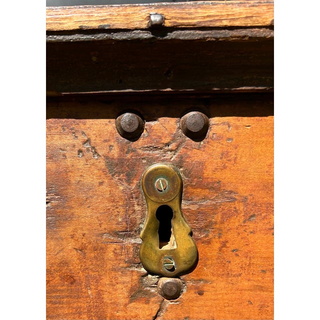 Brown 18th Century American Chippendale Blanket Chest For Sale - Image 8 of 11