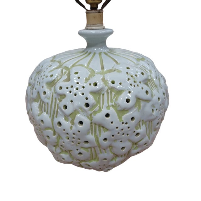 Mid-Century Modern Vintage Daisy Pottery Table Lamp For Sale - Image 3 of 4