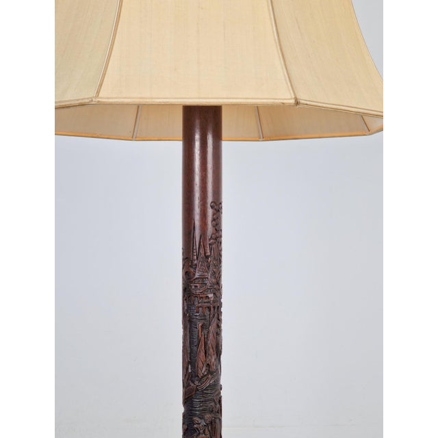 Vintage Oriental wood carved floor lamp Art Deco 1930 This is a vintage carved dragon floor lamp. An Oriental, wooden...