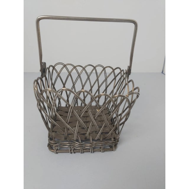 A sweet home accessory piece with many uses. This would be an elegant way to keep those small items around the bathroom...