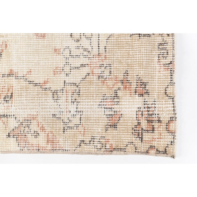 1960s Neutral Floral Medallion Rug For Sale - Image 10 of 10