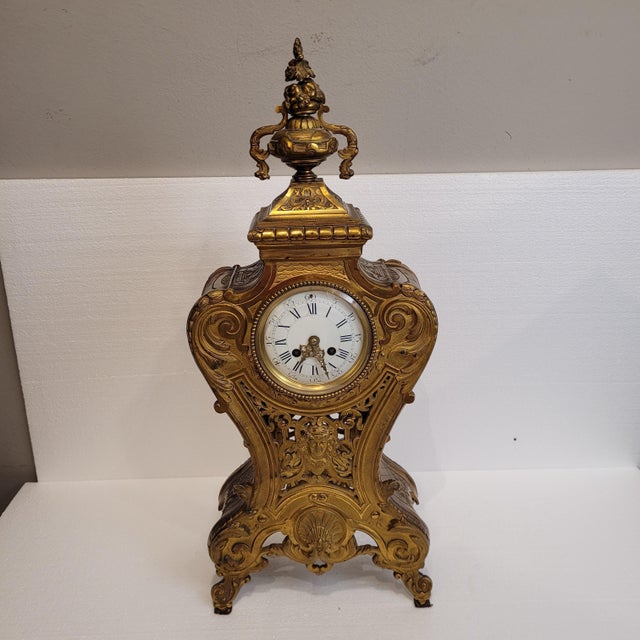 Louis XV Table Clock in Ormolú and Crystal, France For Sale - Image 4 of 18