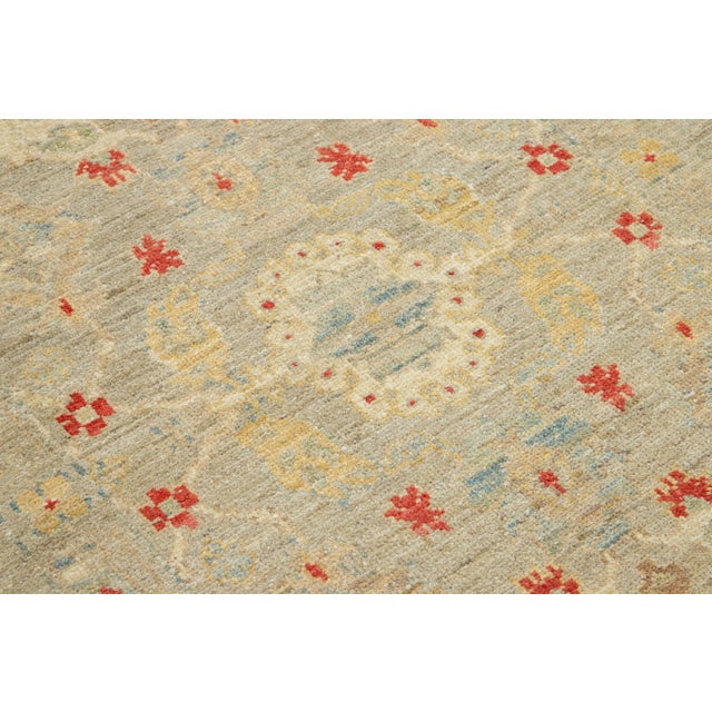 21st Century Modern Sultanabad Floral Wool Runner in Light Gray For Sale - Image 9 of 9