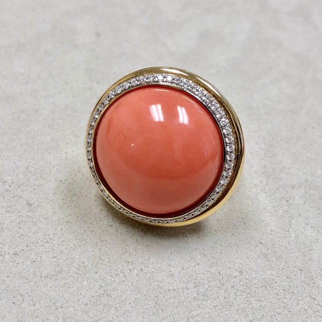 Syna Salmon Coral Yellow Gold Ring with Diamonds For Sale In New York - Image 6 of 10