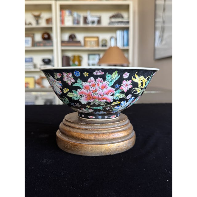 1960s Large Famille Noire Style Chinese Porcelain Bowls, Black Ground Floral - Set of 4 For Sale In Palm Springs - Image 6 of 16