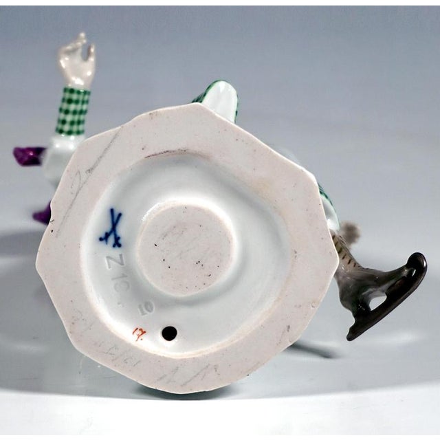 Art Nouveau Ice-Skater Figurine by Alfred Koenig for Meissen, 1890s For Sale - Image 6 of 7