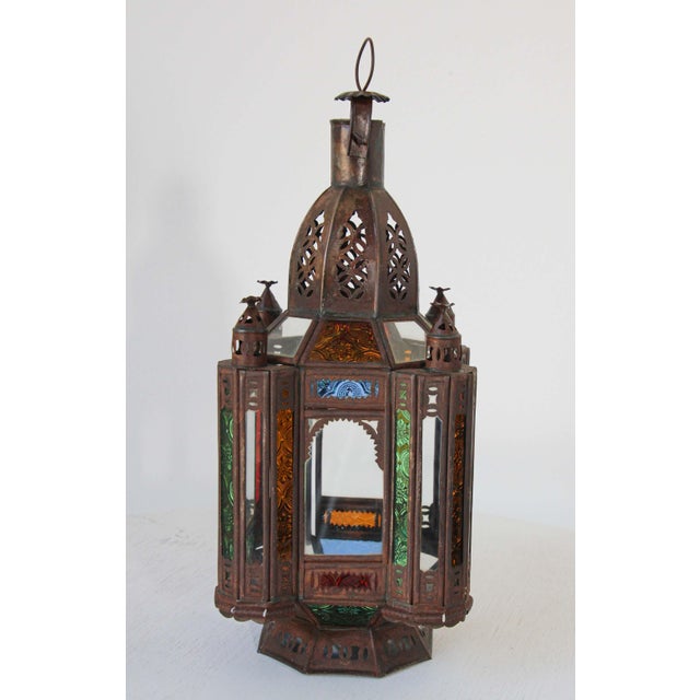 Islamic Handcrafted Moroccan Tole and Glass Lantern, Moorish Style, 1960 For Sale - Image 3 of 17