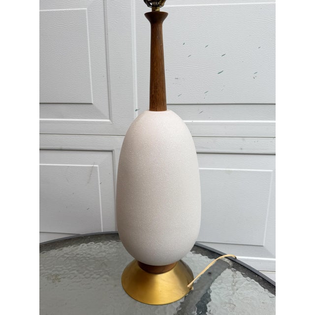 Cream Large Mid-Century Modern Ceramic Art Table Lamp For Sale - Image 8 of 10