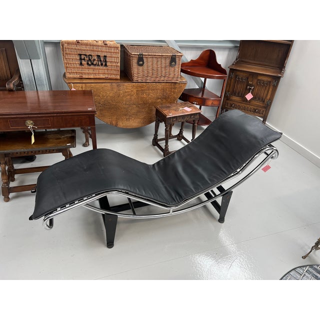 Chrome And Leather Day Bed in the Style of Corbusier For Sale - Image 4 of 4