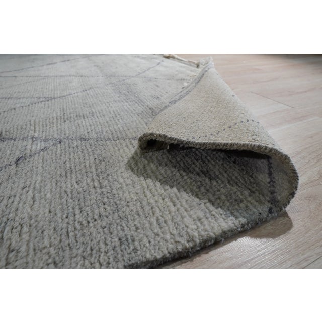 8x10 Penelope Diamond Silver Diamond Modern Hand Knotted Wool Carpet Rug For Sale - Image 4 of 9