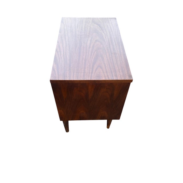 MCM 2 Drawer Nightstand or End Table For Sale In New York - Image 6 of 7