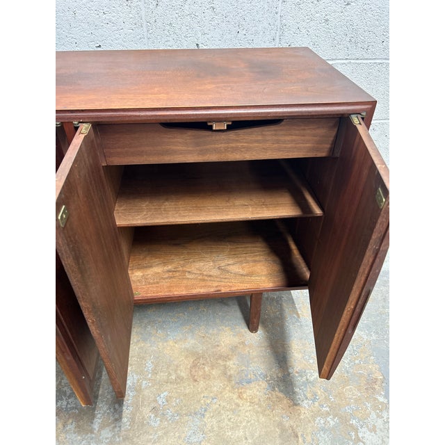 Jack Cartwright for Founders Attributed Mid Century Modern Walnut Sideboard 1960s For Sale - Image 11 of 12
