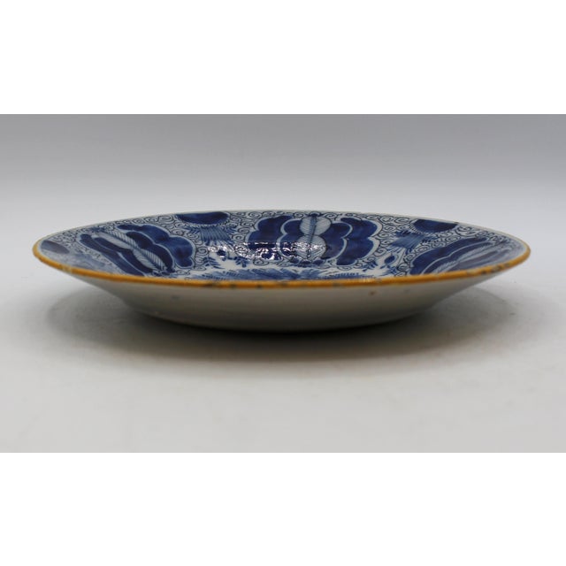 Neoclassical C. 1800 Pair of Delft Blue and White Peacock Feather Vase Plates For Sale - Image 3 of 9