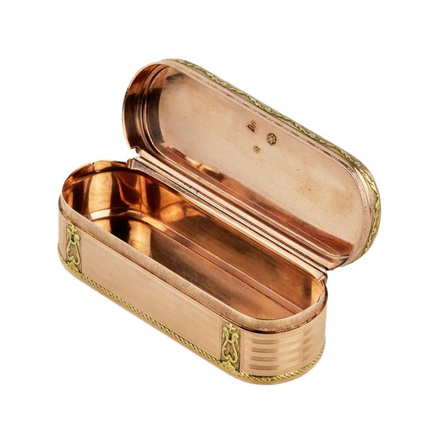 20th Century Snuffbox in Two-Tone Gold, France, 1890s For Sale - Image 4 of 9