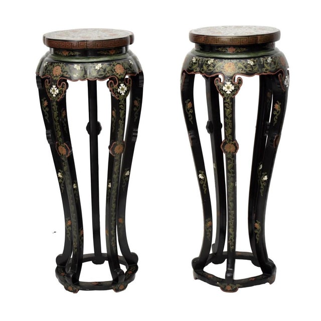 Pair of Chinese Painted and Lacquered Chinoiserei Pedestals For Sale In Tampa - Image 6 of 6
