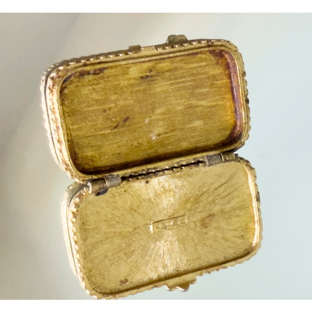 1970s Vintage 1973 Estée Lauder "Portrait" Solid Perfume Compact. For Sale - Image 5 of 15