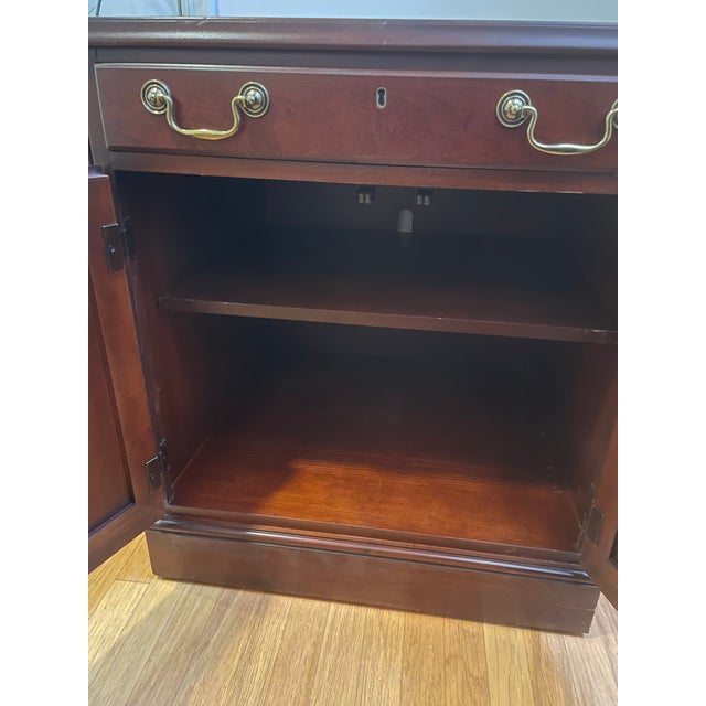 Drexel Heritage Solid Wood Accent Cabinet / Nightstand - Like New Condition For Sale In Washington DC - Image 6 of 8
