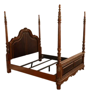 Pulaski Furniture 'St. Raphael' King Poster Bed
