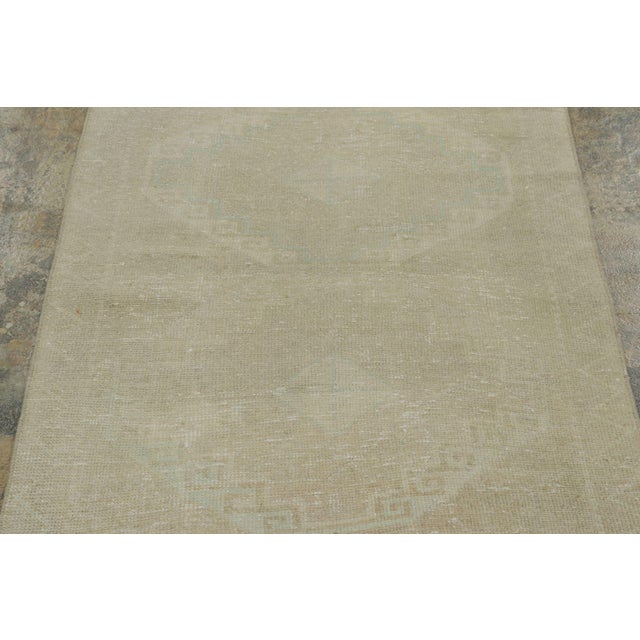 1950s Vintage Distressed Turkish Rug With Medallions in Tonal Beige - Rug & Kilim For Sale - Image 5 of 9