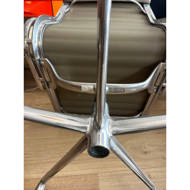 Aluminum Armchair by Charles and Ray Eames for Vitra, 2000s For Sale - Image 9 of 14