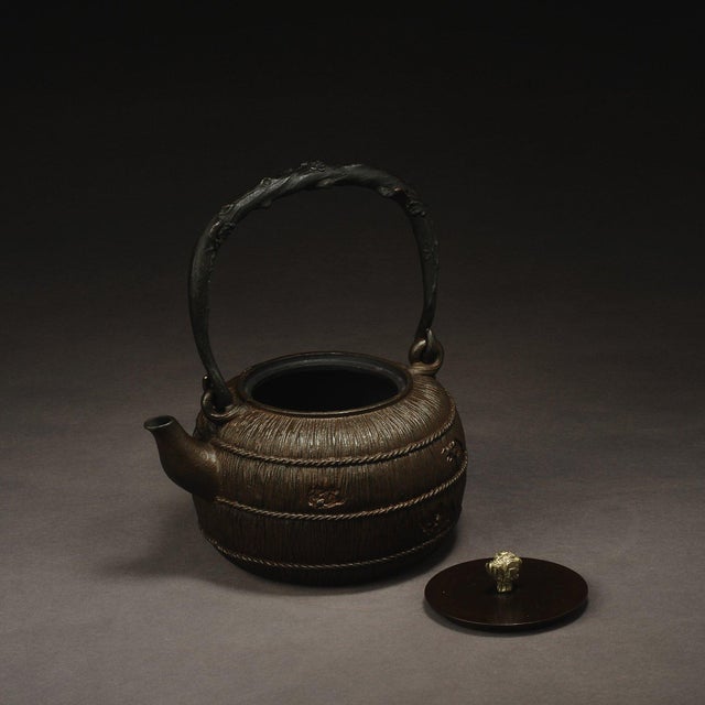 Showa Tetsubin Traditional Kettle, Japan, 20th Century, 1930s For Sale - Image 3 of 13
