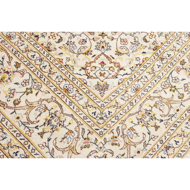 Middle Eastern Rug in Pure Wool For Sale - Image 6 of 11