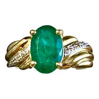 Columbian Emerald and Diamond Fluted 14k Ring, Size 7 For Sale