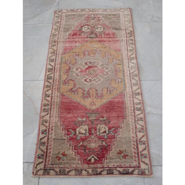 Vintage Turkish Small Rug Pink Beige Hand Knotted Turkish Accent Rug Door Mat 1'6"x3'1" For Sale - Image 11 of 13