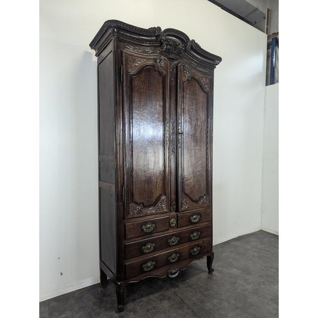 Mottled Mahogany Chest of Drawers in the style of Fécamp, in Very Good conditions.