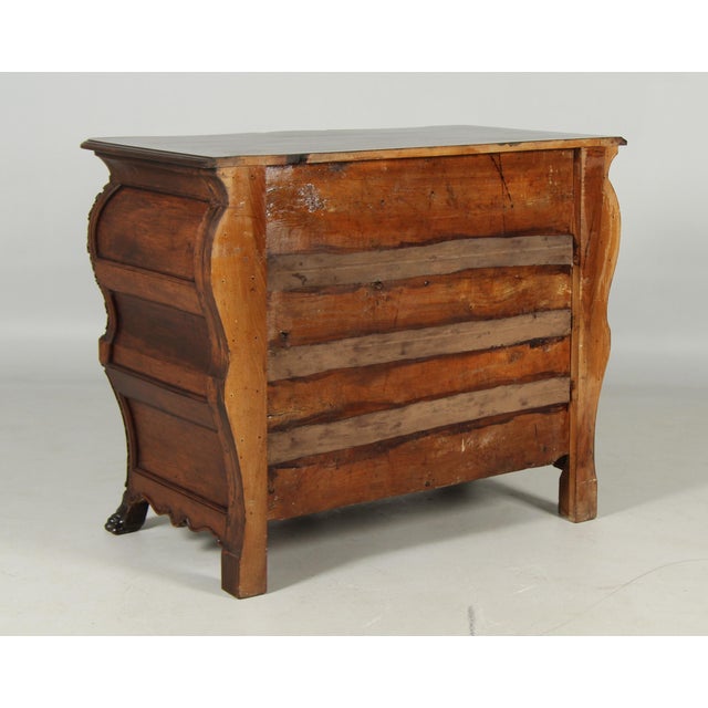 Antique French Commode in Walnut, 1740 For Sale - Image 17 of 18