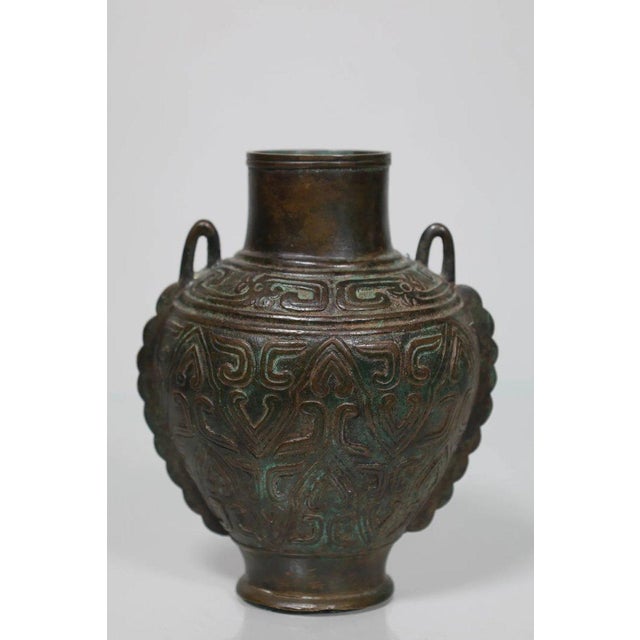 Bronze ceremonial vase, Ming Dynasty (1368-1644) - China For Sale - Image 4 of 7