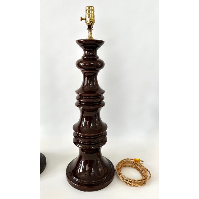 Ceramic 1960s Large Glossy Brown MId Century Modern Ribbed Ceramic Table Lamps - a Pair For Sale - Image 7 of 15