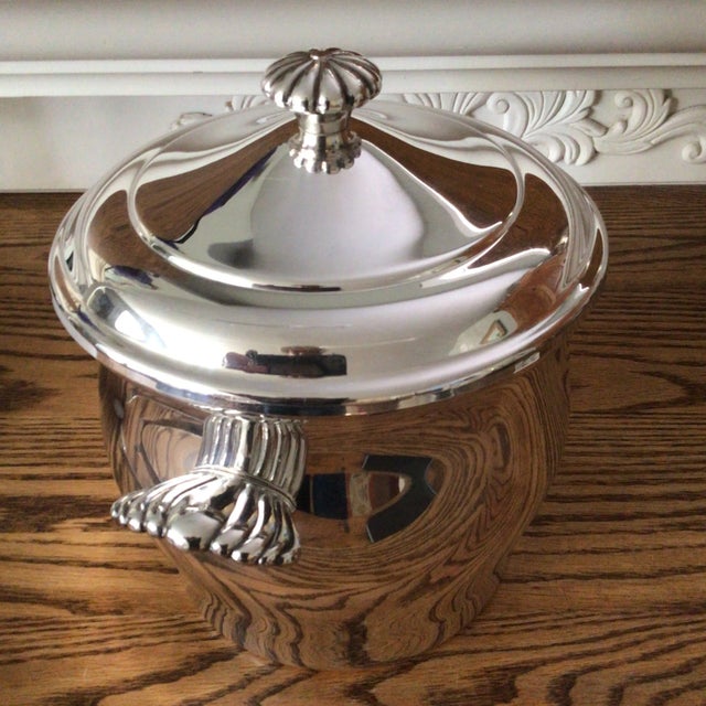 Silver Vintage W. M. Rogers and Son “Paul Revere” Silver Plated Glass Insert Ice Bucket With Ice Tongs For Sale - Image 8 of 13