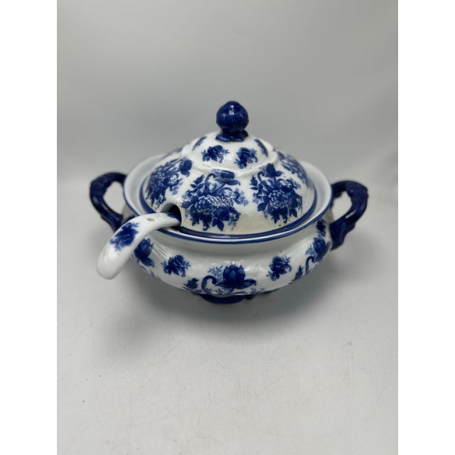 This lovely set look too pretty together to split up! So we are selling them as a pair. Perfect for a blue and white...