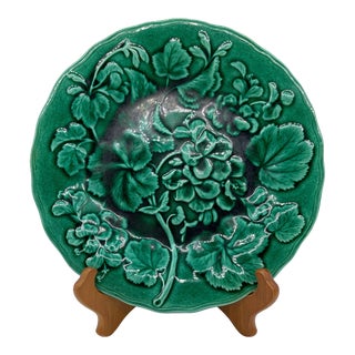Circa 1880 Hope & Carter, English Majolica Green-Glazed Geranium Plate For Sale